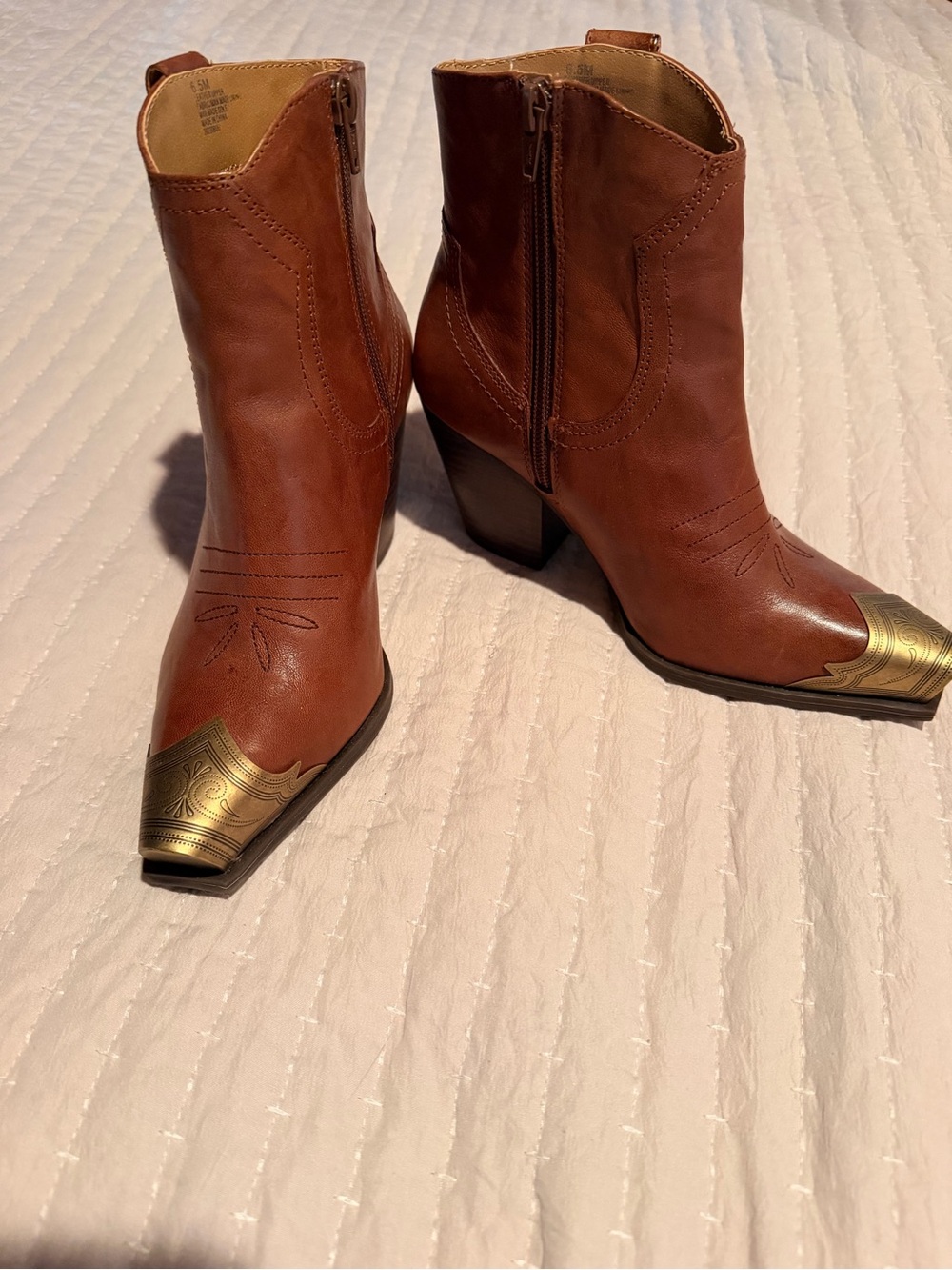 Giani Bini Women's Brown Leather Western Ankle Boots with Gold Toe Caps 6.5